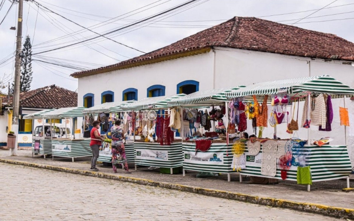 Artesanato uma das fontes de renda dos moradores 