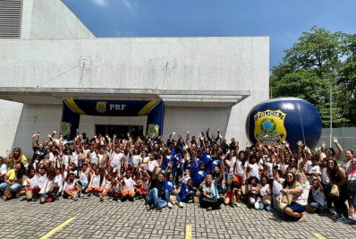 PRF recebe alunos da rede municipal de Belford Roxo em comemoração à Semana Nacional do Trânsito