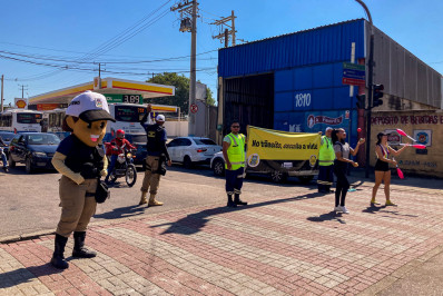 Cultura e Escola de Artes da Chatuba realizam conscientização no trânsito de Mesquita