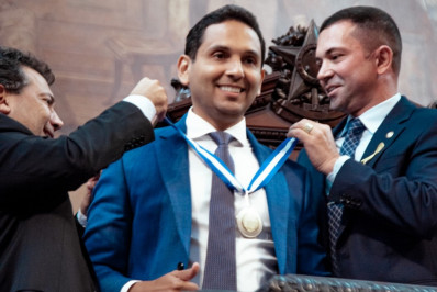 Prefeito de Nilópolis recebe Medalha Tiradentes da Alerj