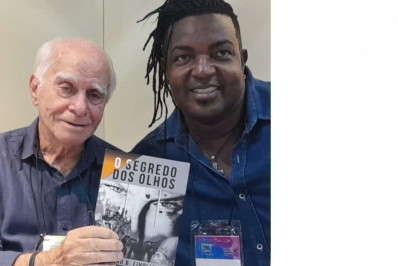 Escritor Ignácio de Loyola Brandão recebe livro de autor de Belford Roxo, que será lançado no exterior