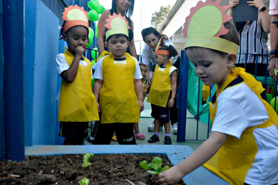 Creche de Volta Redonda ganha horta para educação ambiental