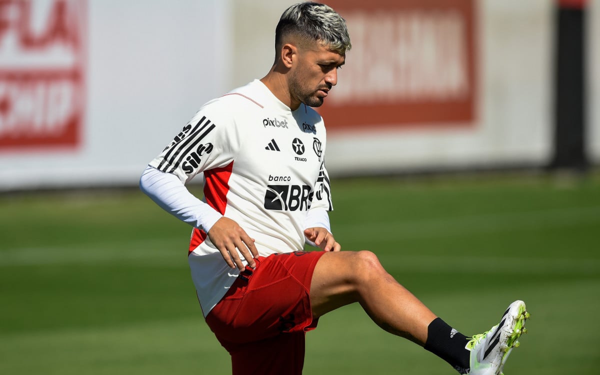 Arrascaeta em treinamento pelo Flamengo