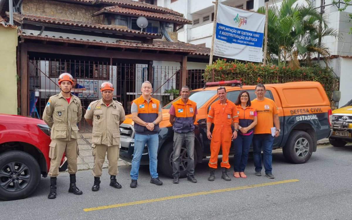 Equipes do Corpo de Bombeiros(10º GBM), Defesa Civil Estadual -Redec4 Costa Verde e Defesa Civil Municipal envolvidos na ação inédita no país