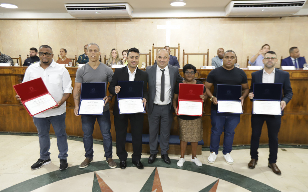 C&acirc;mara de Caxias realiza homenagens - Art V&iacute;deo/ Victor Hugo/Divulga&ccedil;&atilde;o