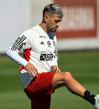 Arrascaeta é relacionado pelo Flamengo para o jogo contra o Corinthians