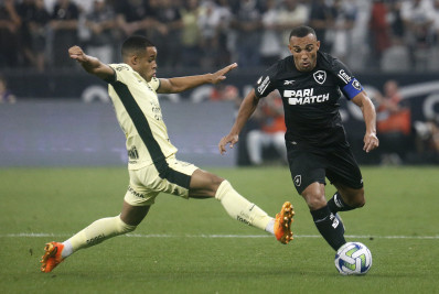 'Isso aqui é roubo', diz Marçal após ser expulso em Corinthians x Botafogo
