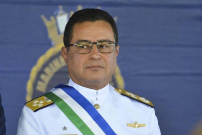 Almirante Garnier, acusado de tramar golpe, ganha R$ 35 mil por mês