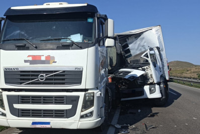 Caminhoneiro morre em acidente na Via Dutra, em Porto Real