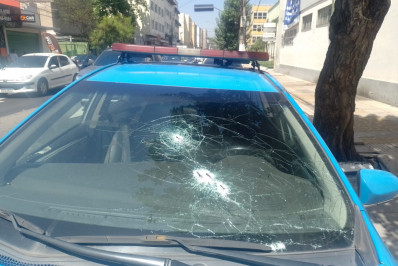 Viatura da PM é atingida por tiros no bairro Roma, em Volta Redonda
