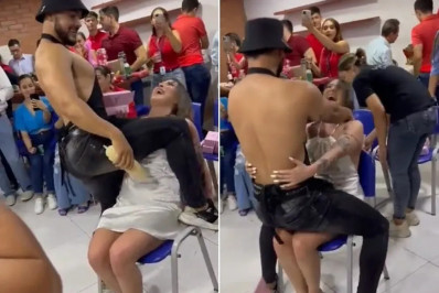 Juíza colombiana será investigada após ser filmada se divertindo com show de lap dance em tribunal