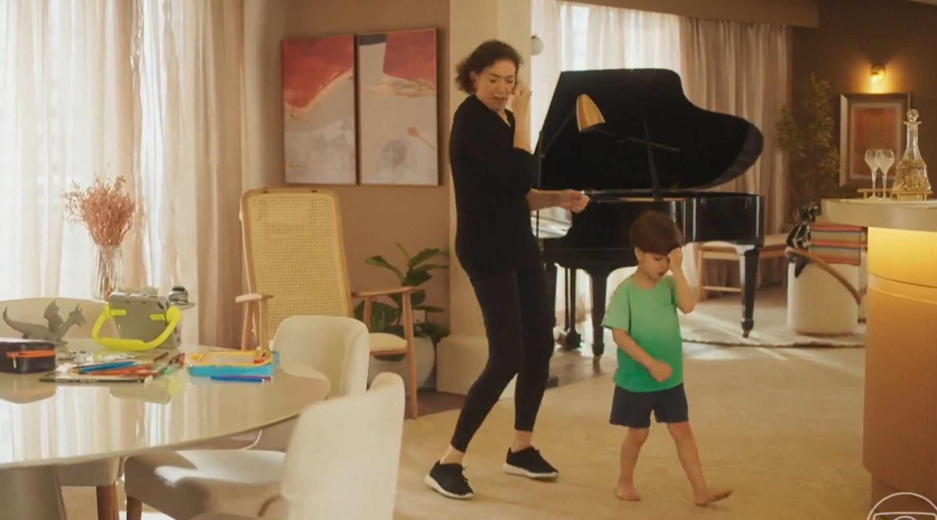 Lilia Cabral dança em cena de 'Fuzuê', da TV Globo - Reprodução do Instagram