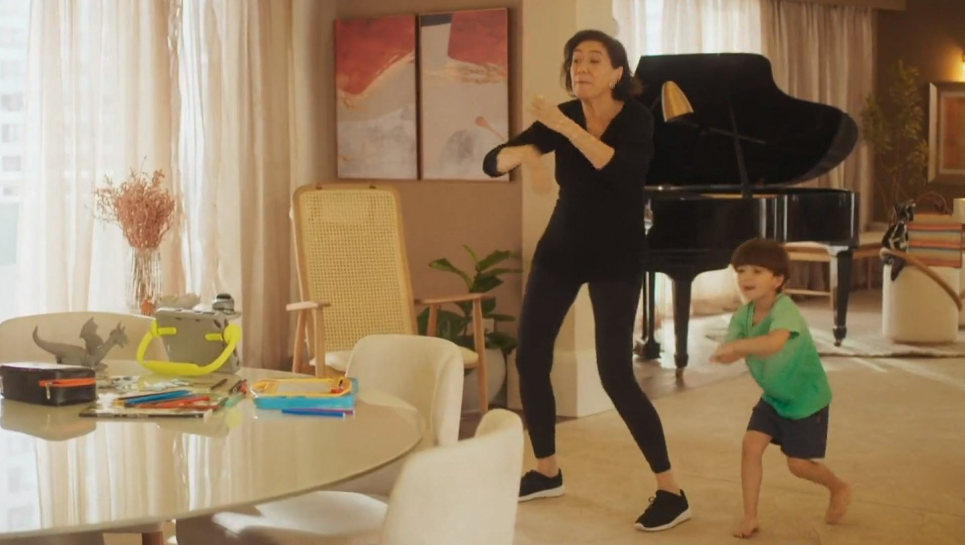 Lilia Cabral dança em cena de 'Fuzuê', da TV Globo - Reprodução do Instagram