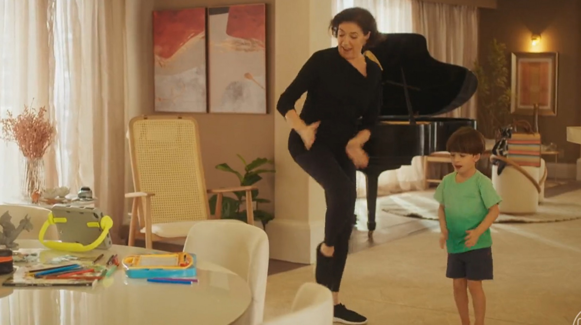 Lilia Cabral dança em cena de 'Fuzuê', da TV Globo - Reprodução do Instagram