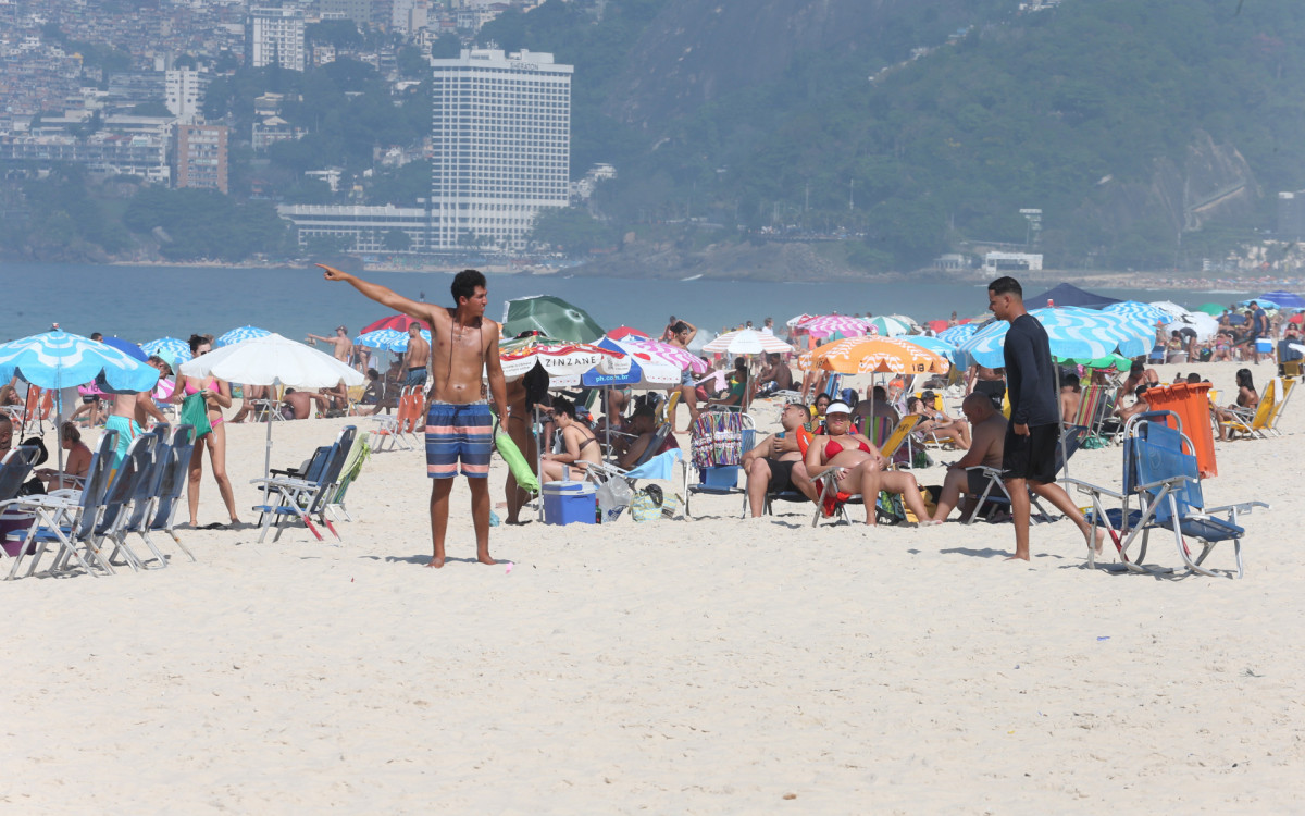 Movimenta&ccedil;&atilde;o na Praia de Ipanema na Zona Sul do Rio de Janeiro , neste domingo(24) - Cleber Mendes
