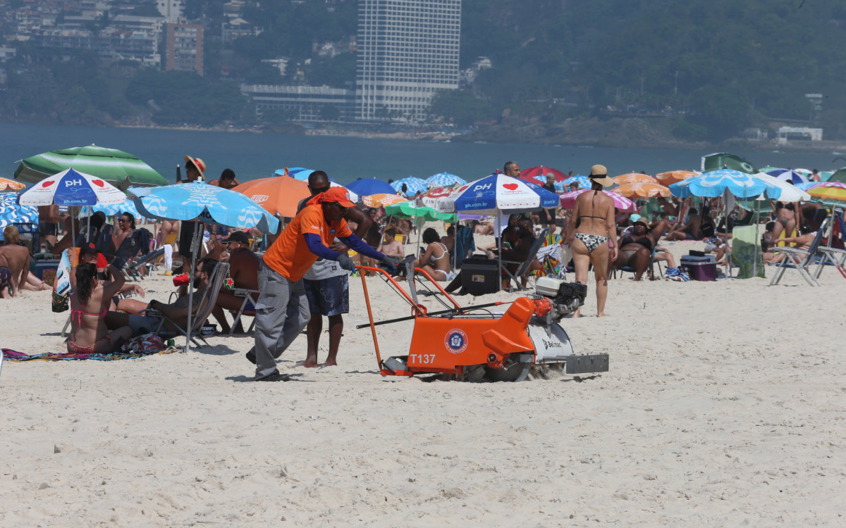 Movimenta&ccedil;&atilde;o na Praia de Ipanema na Zona Sul do Rio de Janeiro , neste domingo(24) - Cleber Mendes