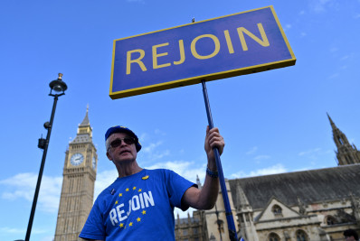 Reino Unido: manifestantes protestam contra o Brexit e demandam retorno à União Europeia