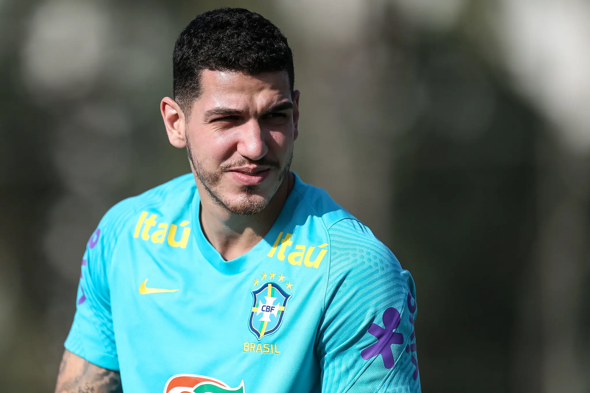 Lesão de Nino não é grave e zagueiro fará tratamento para jogar final da Libertadores