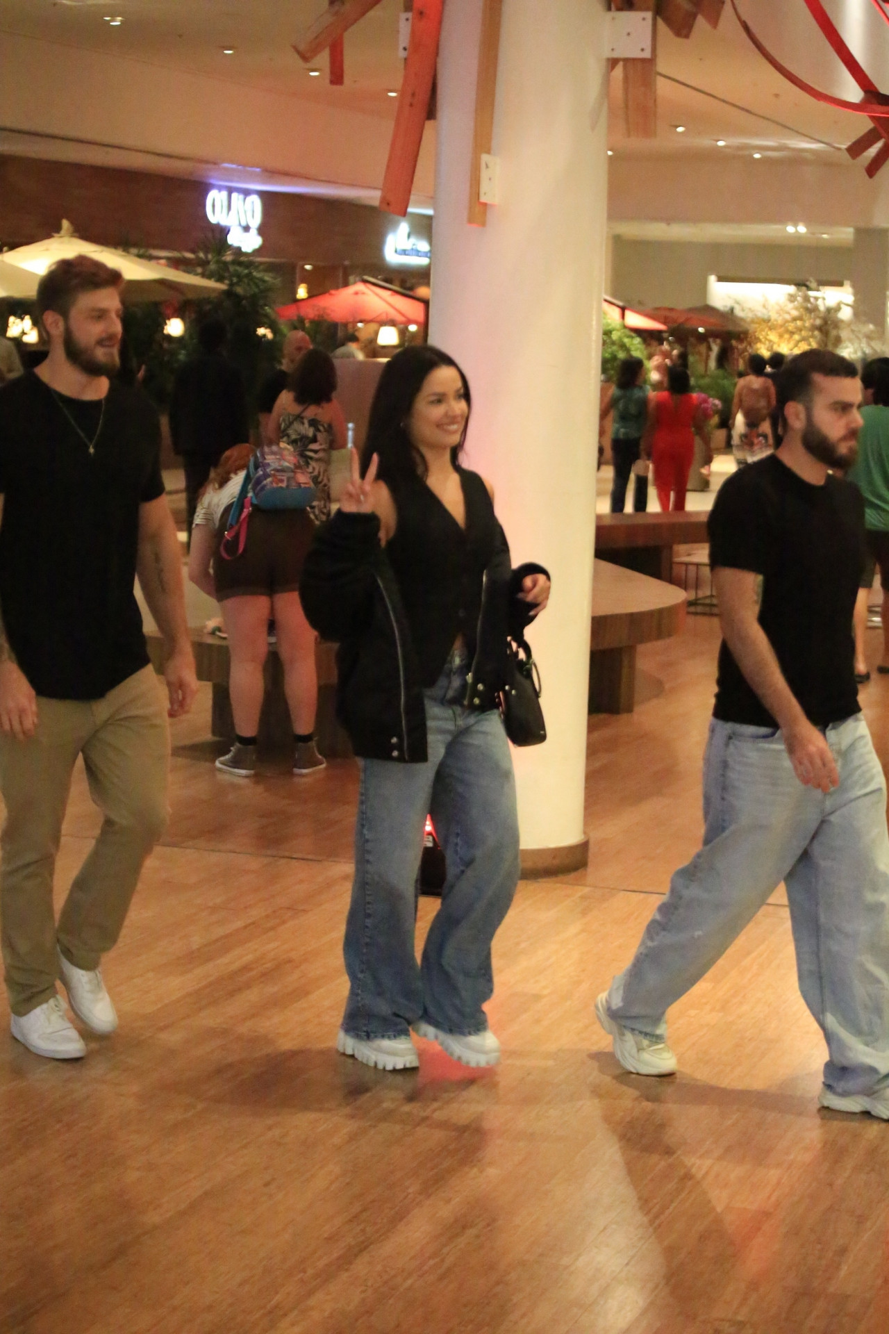 Juliette é clicada ao lado de affair em shopping no Rio - EDDO