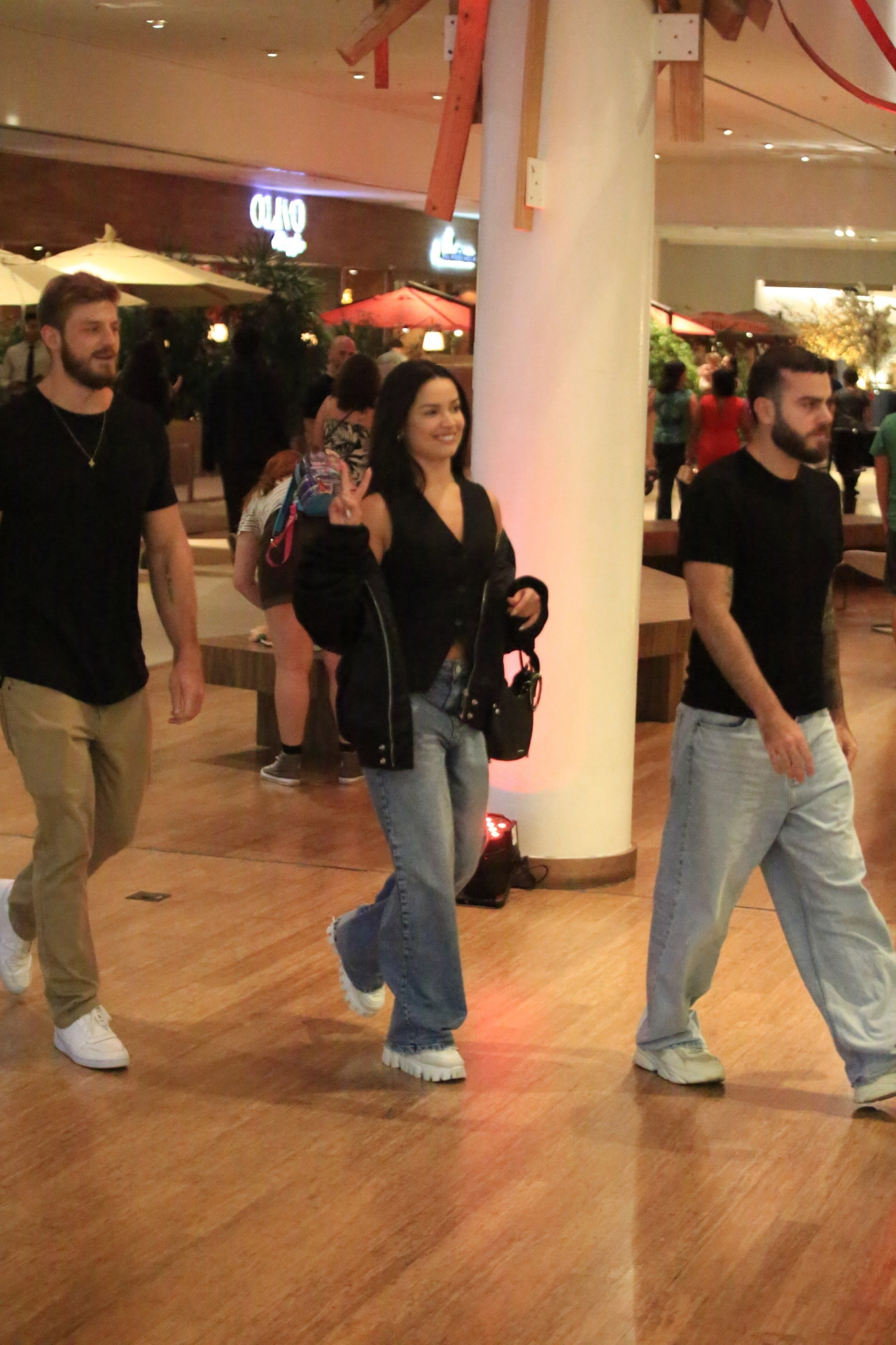 Juliette é clicada ao lado de affair em shopping no Rio - EDDO