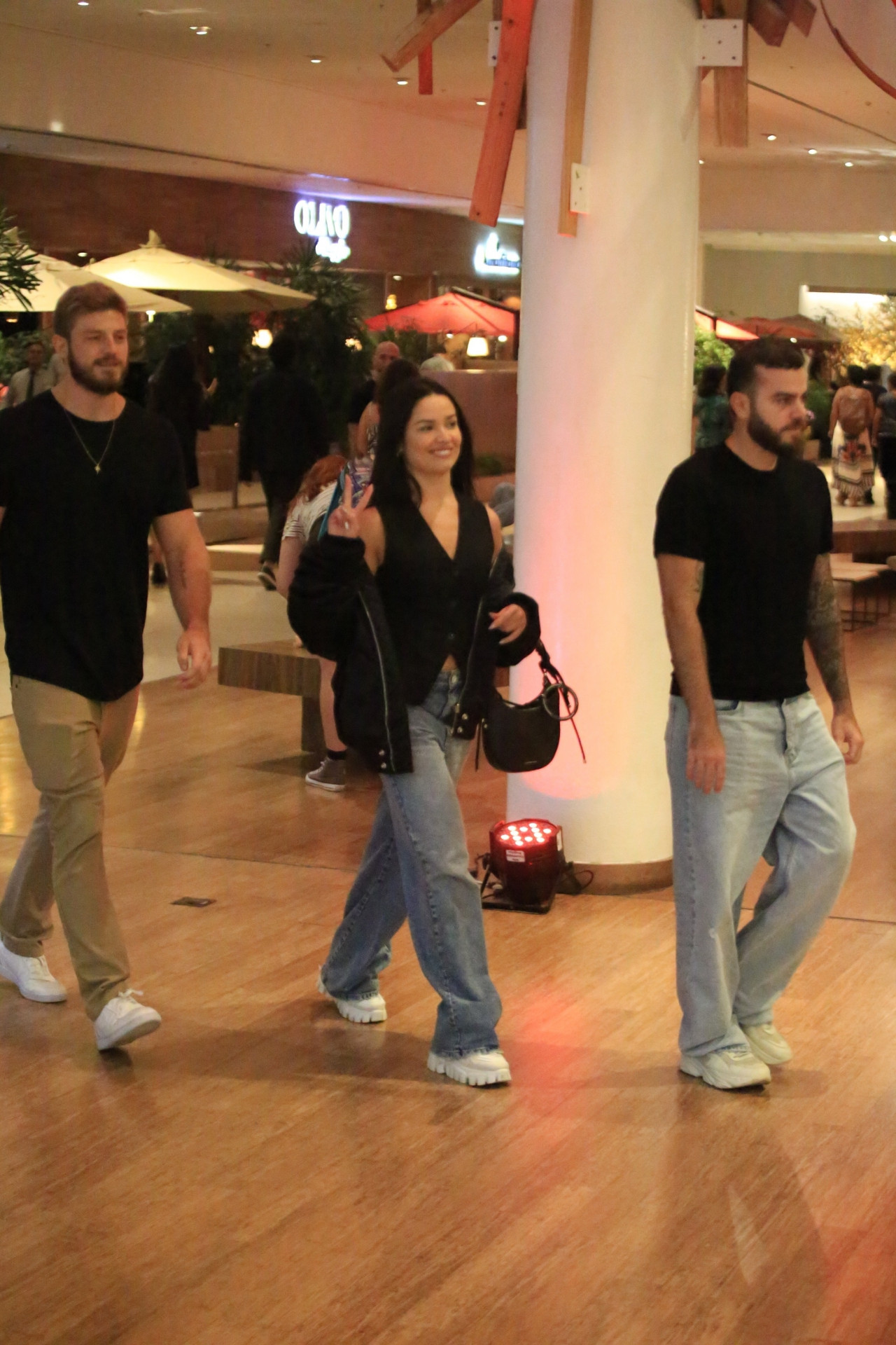 Juliette é clicada ao lado de affair em shopping no Rio - EDDO