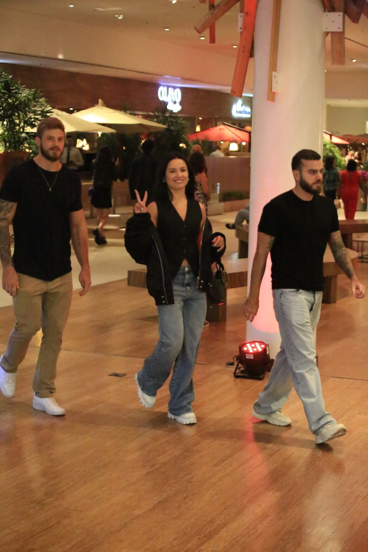 Juliette é clicada ao lado de affair em shopping no Rio - EDDO