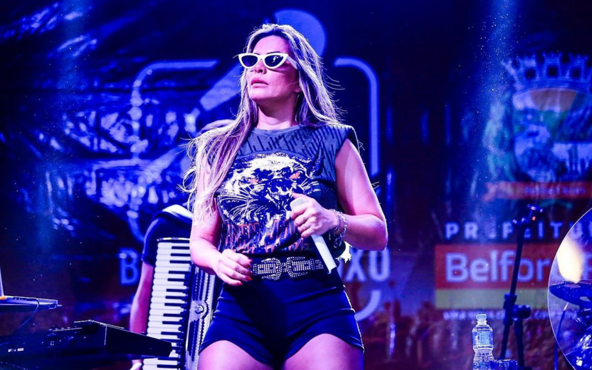 A cantora Yara Vellasco também brilhou em sua apresentação em Areia Branca