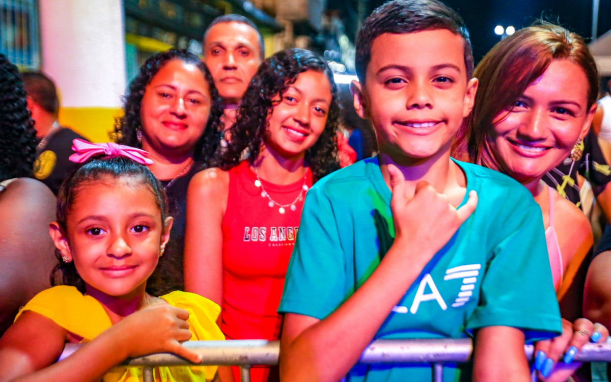 As crianças também se divertiram com o show do grupo Clareou na praça de Heliópolis