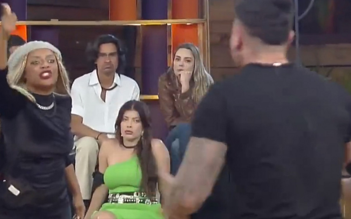 Cariúcha e Lucas protagonizam barraco - Reprodução de vídeo / Playplus