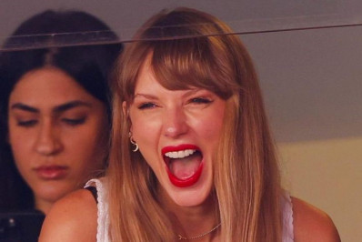 Taylor Swift é vista deixando jogo da NFL ao lado de suposto novo affair, Travis Kelce