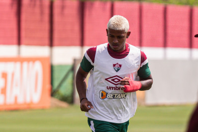 Ausente em treino, John Kennedy pode desfalcar o Fluminense novamente