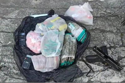 PM prende dois suspeitos e apreende drogas em comunidades de Angra