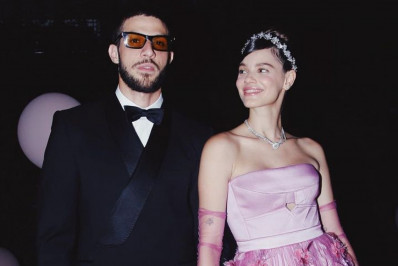 Aos 30 anos, Laura Neiva faz festa de debutante: 'Nunca tive uma'