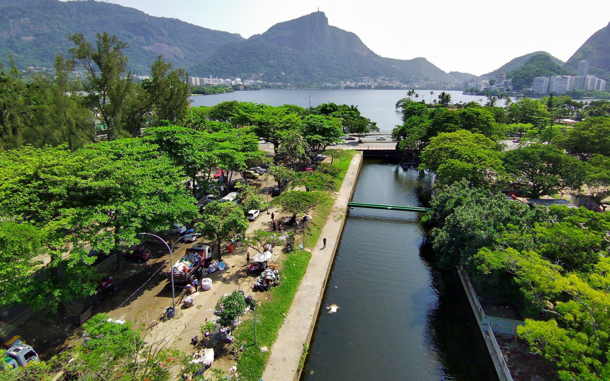 Ferro-velho ilegal funcionava às margens do Jardim de Alah
