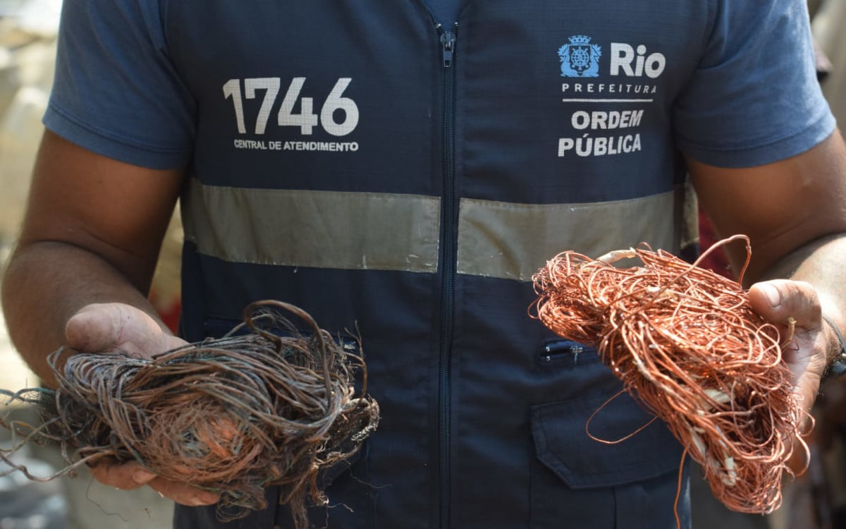 Cerca de 20 quilos de cobre foram apreendidos em ferro-velho ilegal - Fábio Costa / Seop