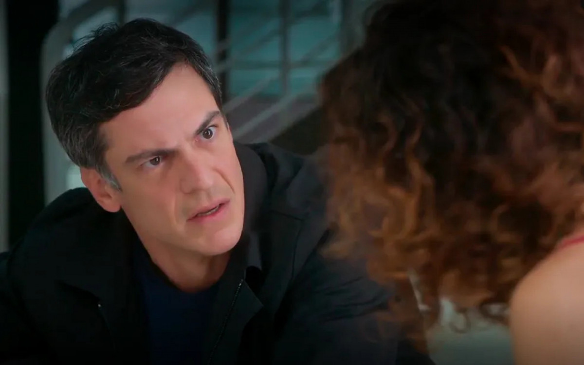 Adriana (Thalita Carauta) e Jonas (Mateus Solano) foram namorados no passado - Reprodução/TV Globo