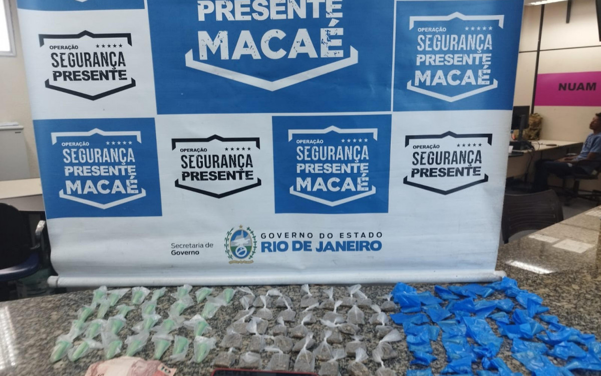 Suspeito foi conduzido à 123ª Delegacia de Polícia, onde permanece sob custódia pelo crime de tráfico de drogas