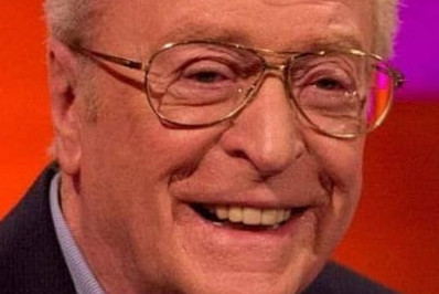 Michael Caine, dos filmes de 'Batman', diz estar 'meio aposentado'