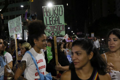 Leis municipais e estaduais dificultam acesso ao aborto legal