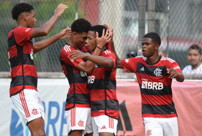 Flamengo goleia o Athletico-PR e avança à semifinal do Brasileirão Sub-17; Fluminense cai nas quartas