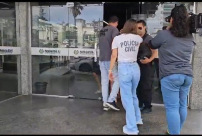 Suspeita de matar homem com 14 facadas alega defesa de tentativa de estupro