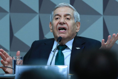 General Heleno se irrita com relatora da CPMI do Golpe e solta palavrão