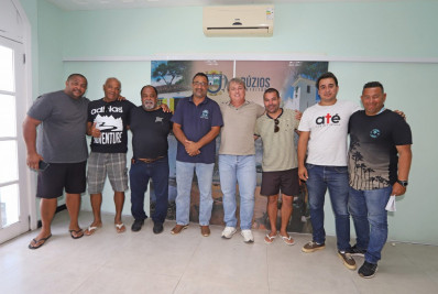 Em reunião com pescadores, prefeito Alexandre Martins apresenta projeto de restauração do píer de Búzios