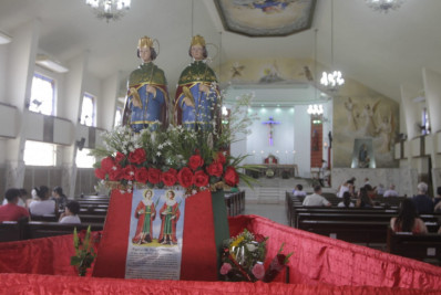 Cariocas dão início às celebrações de São Cosme e São Damião com missas e procissão