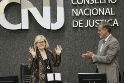 Rosa Weber deixa o STF após promover mudanças profundas na Corte e enfrentar golpismo