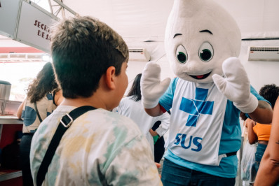 Vacinação contra a covid-19 está disponível na FLIM