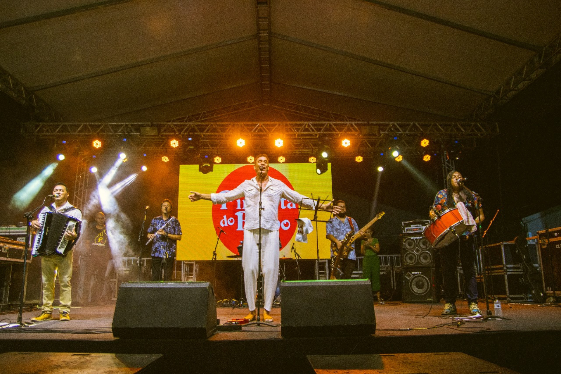 O grupo Pimenta do Reino foi uma das atra&ccedil;&otilde;es musicais no &uacute;ltimo dia da FLIC-BF - GIULIA NASCIMENTO / PMN