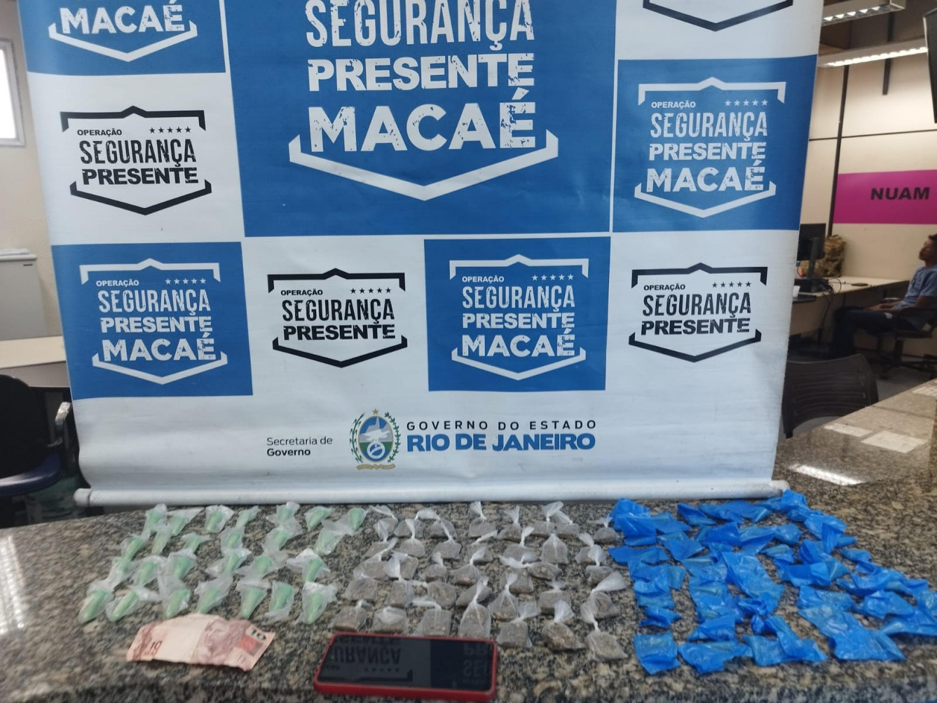 Suspeito foi conduzido à 123ª Delegacia de Polícia, onde permanece sob custódia pelo crime de tráfico de drogas - Foto: Divulgação