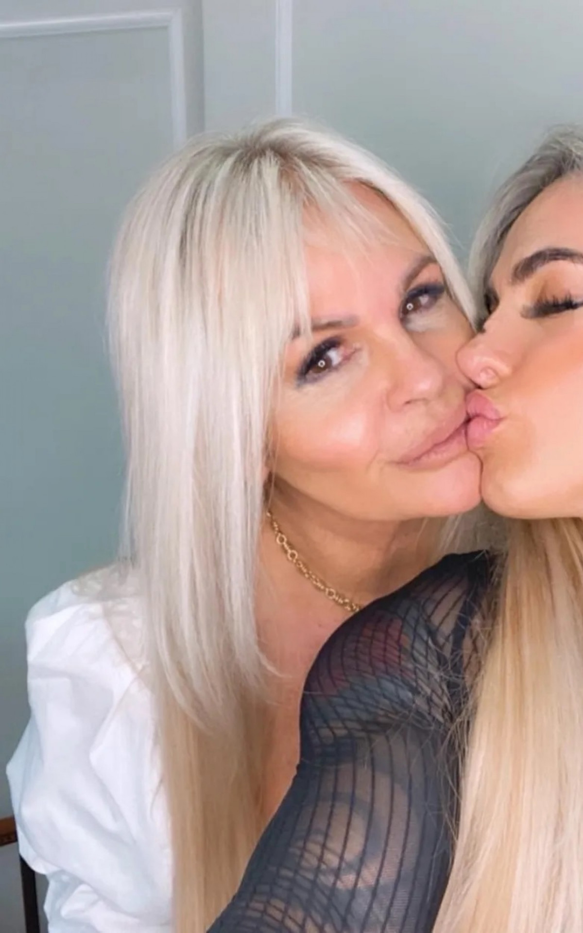 Monique Evans e a noiva, a DJ Cacá Werneck - Reprodução / Instagram