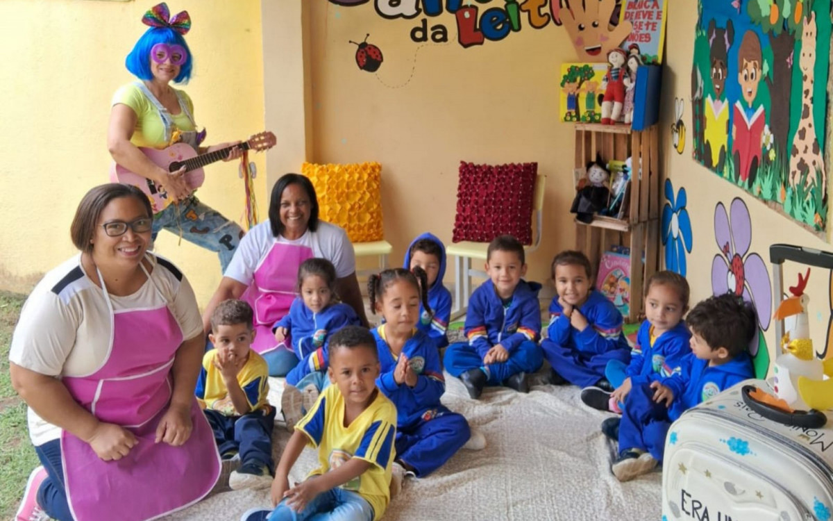 Contação de histórias na Casa Creche